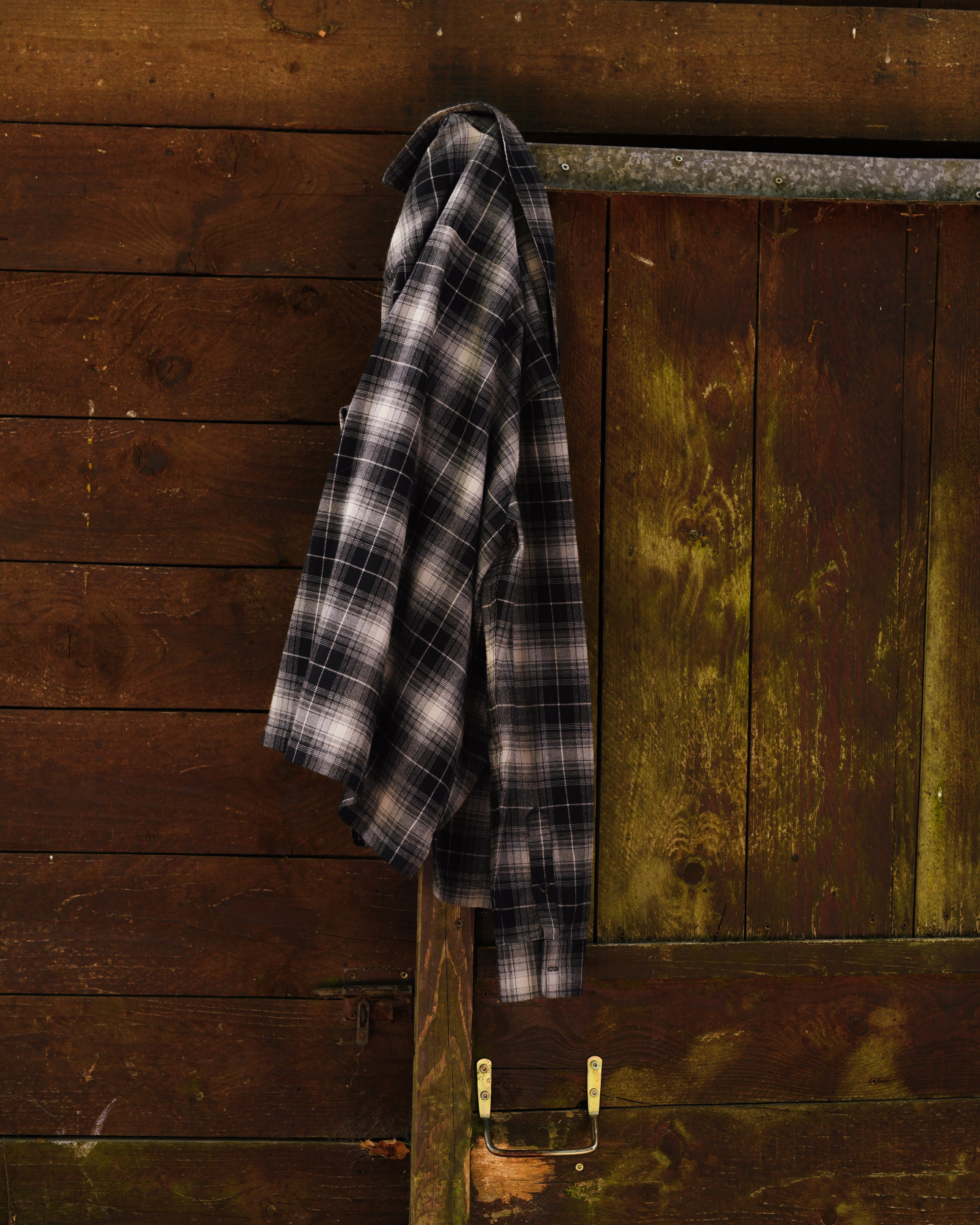 Benton shirt in charcoal