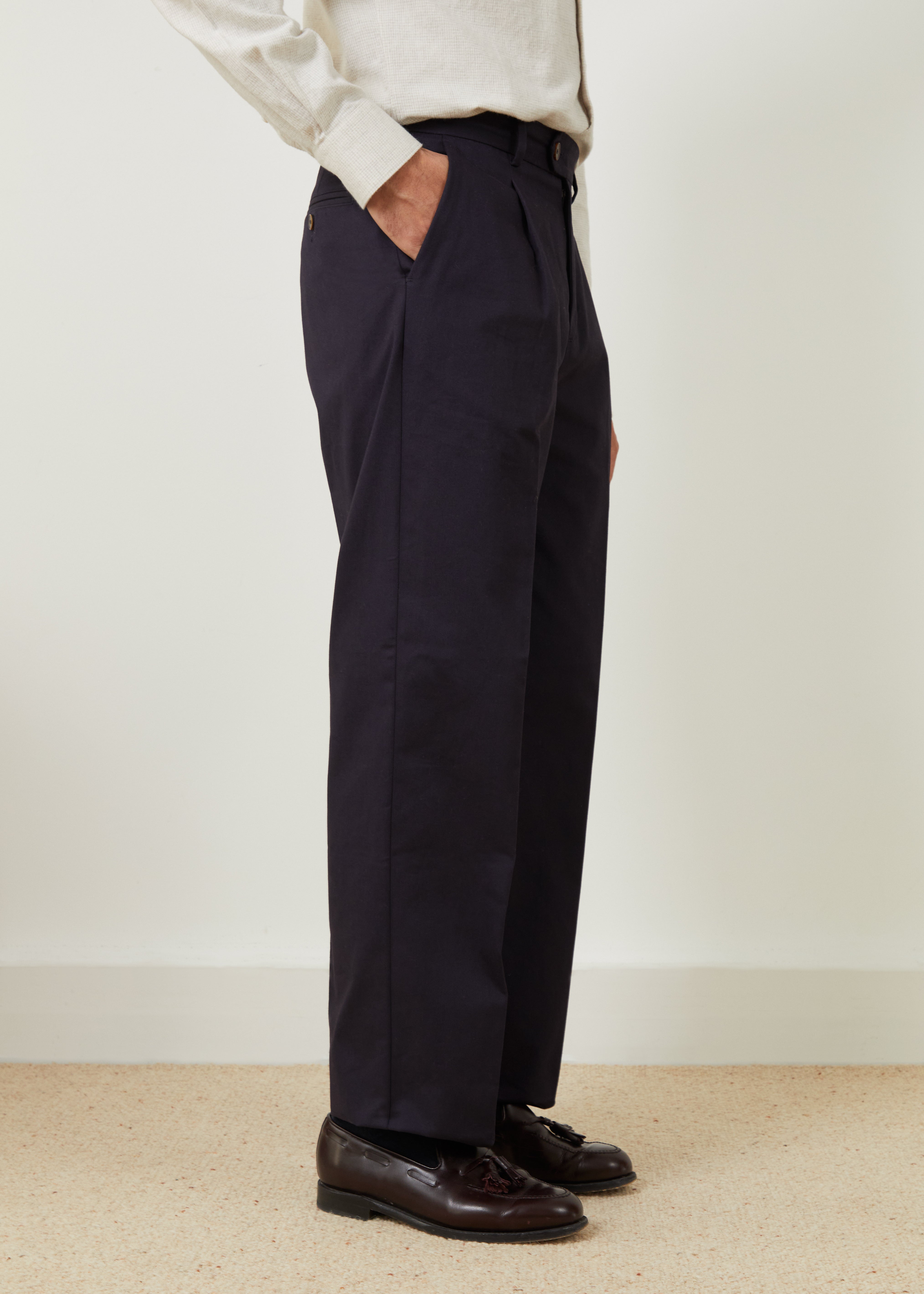 Poetto Navy Blue Pleated Pants