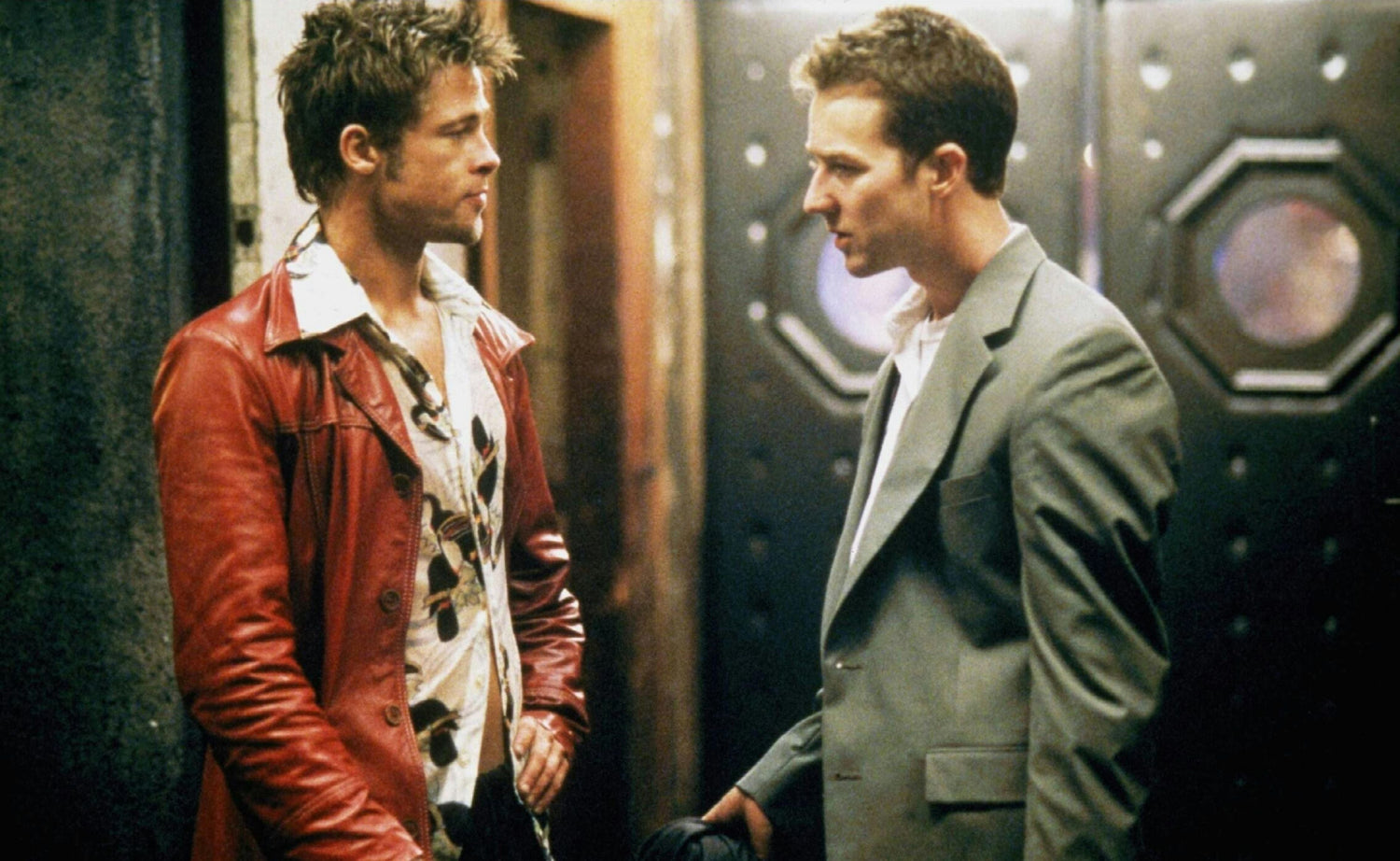 J'ai revu « Fight Club » : ce que je retiens des tenues de Brad Pitt et Edward Norton - Bobine