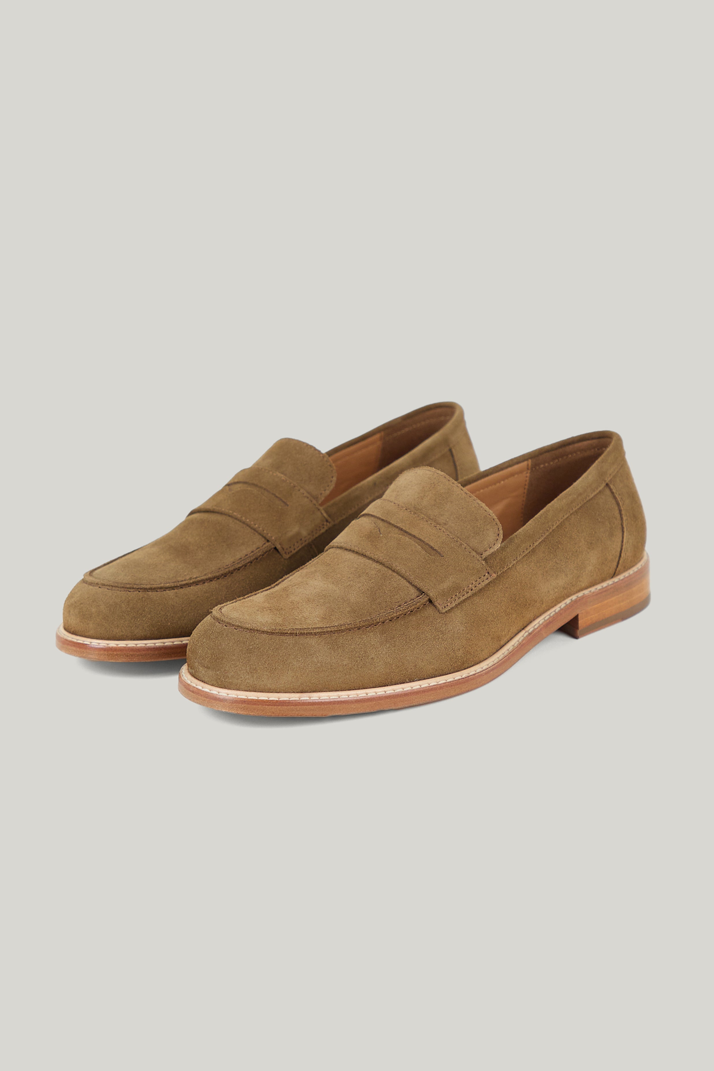 Wembley loafers in tobacco suede