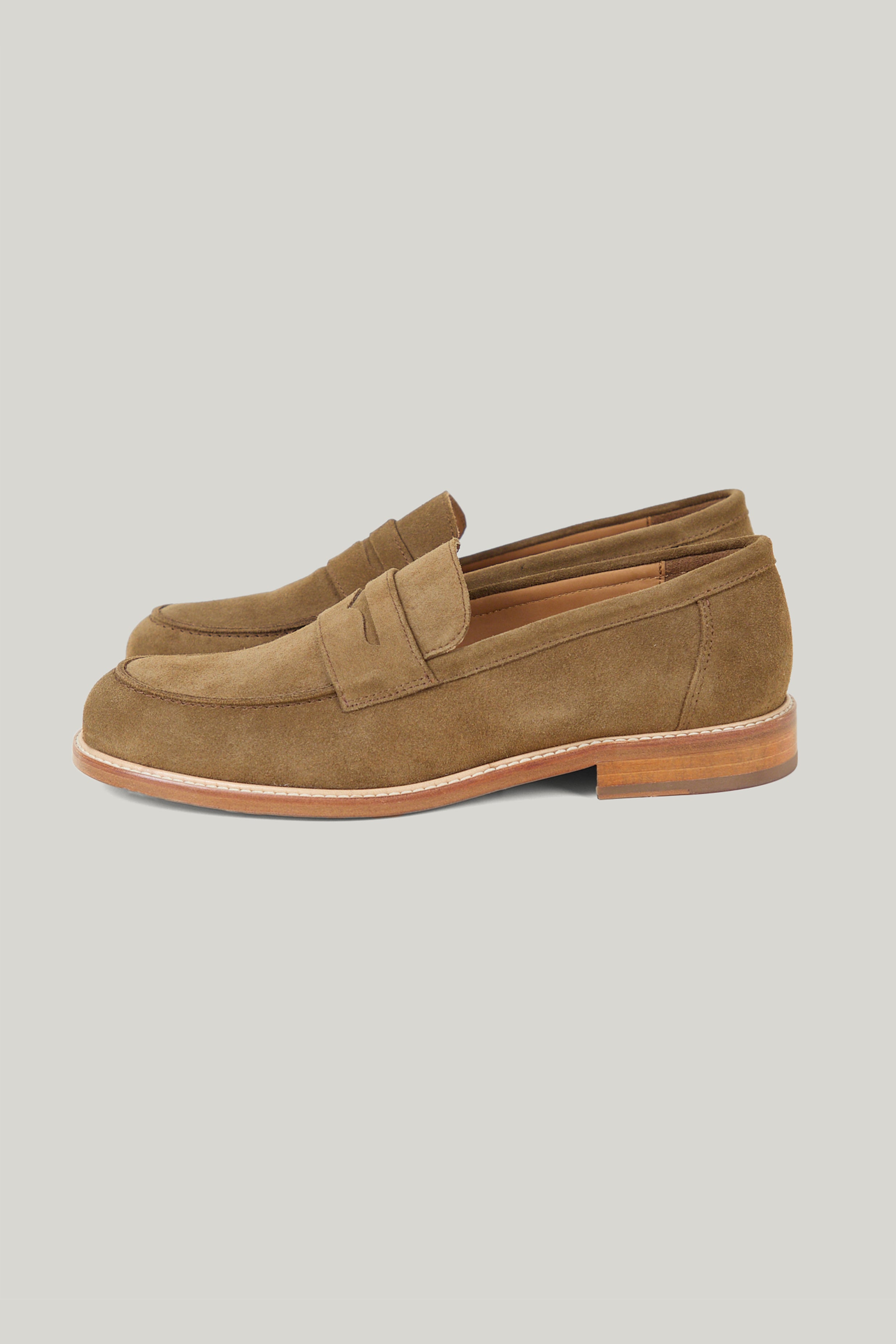 Wembley loafers in tobacco suede