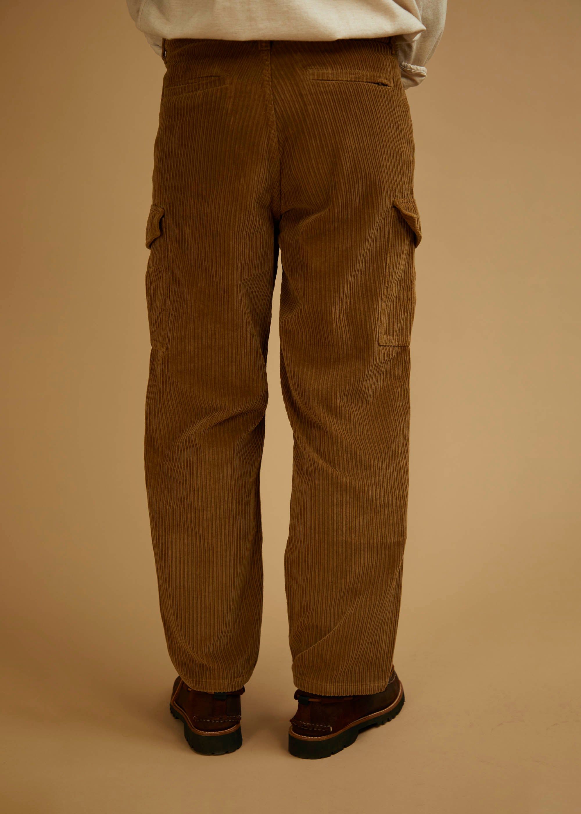 Pantalon cargo Hokokuji en velours texturé tabac - 3