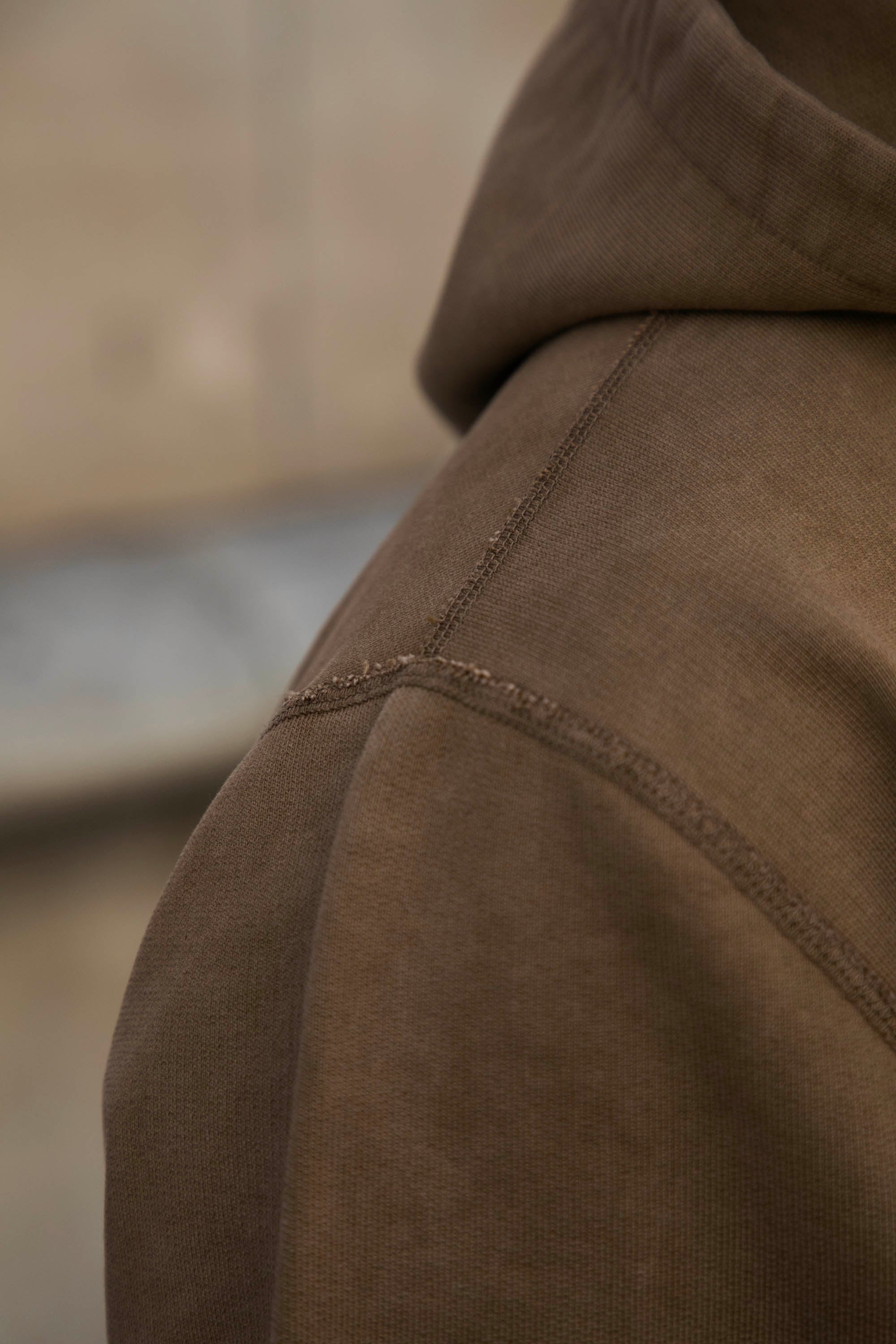 web-hoodie-soajo-tabac-2023-02-08-ivy-detail3