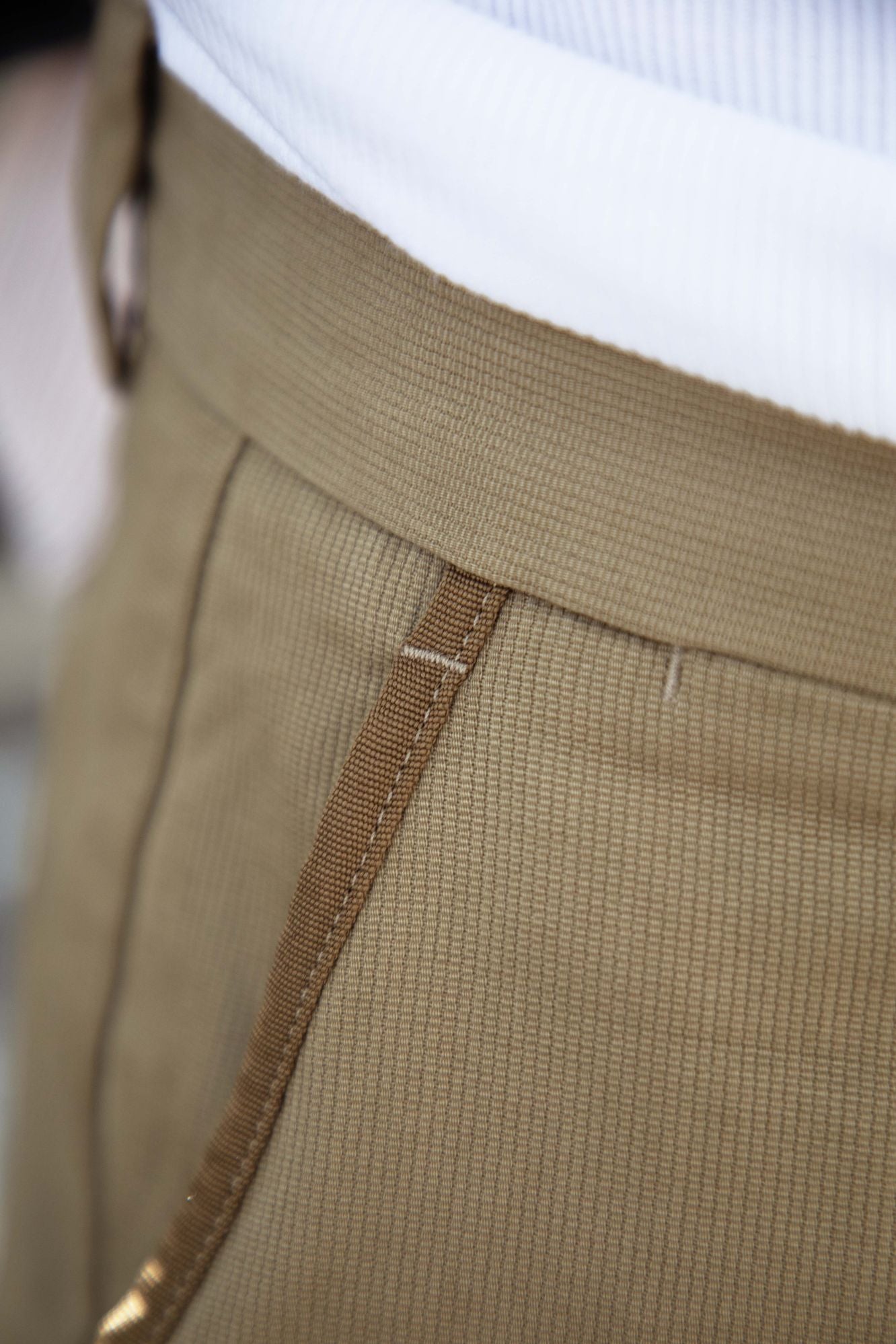 web-pantalon-princeton-beige-2023-02-08-ivy-detail1 1