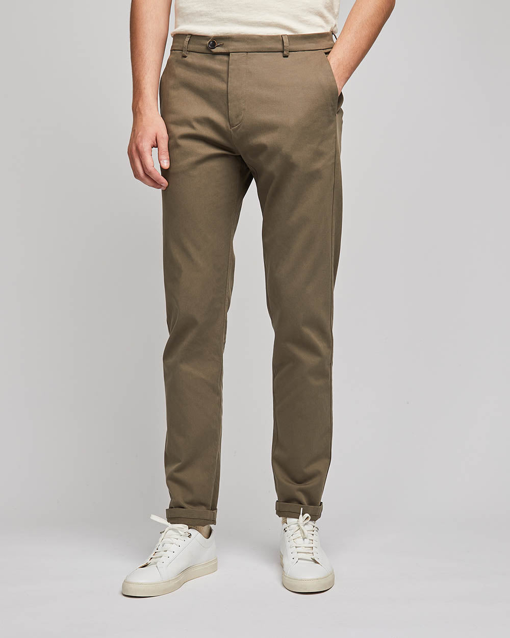 Chino Axel en sergé italien de coton taupe - 1