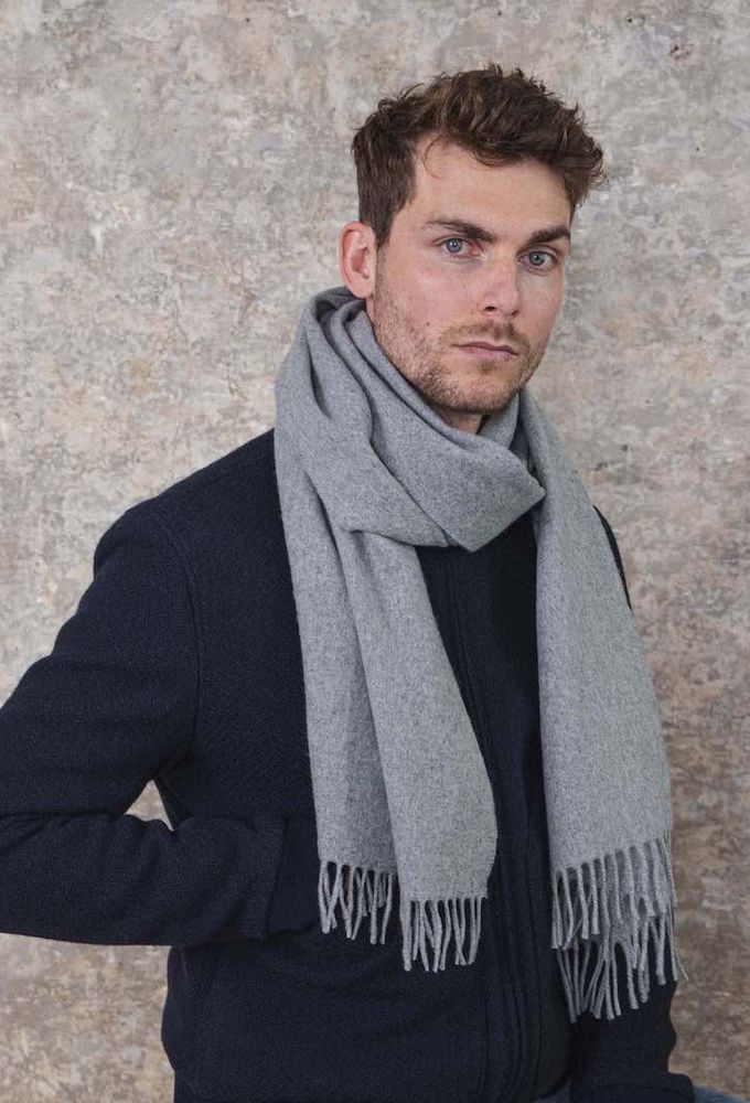 Magnifique écharpe laine grise pour homme